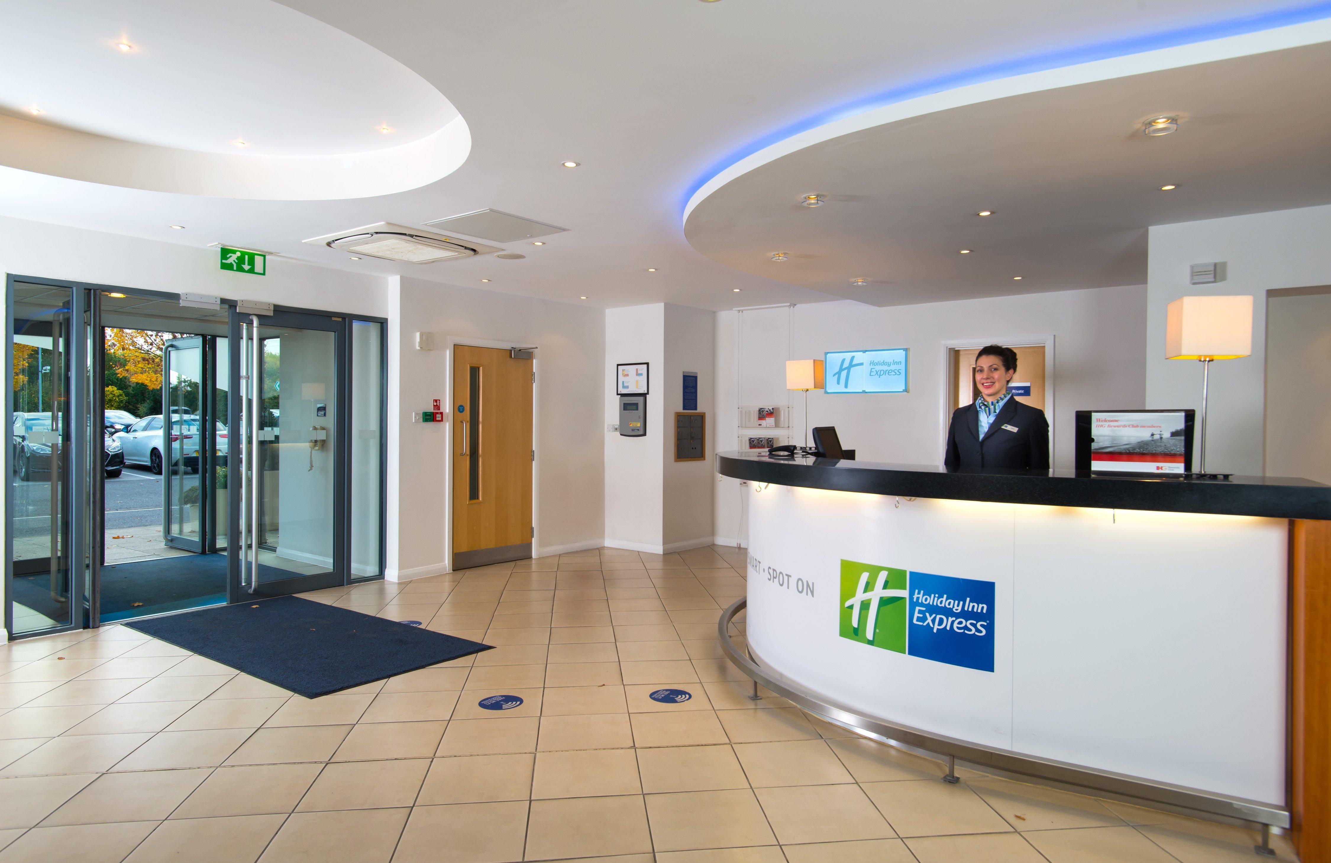 Holiday Inn Express Bedford By Ihg Экстерьер фото